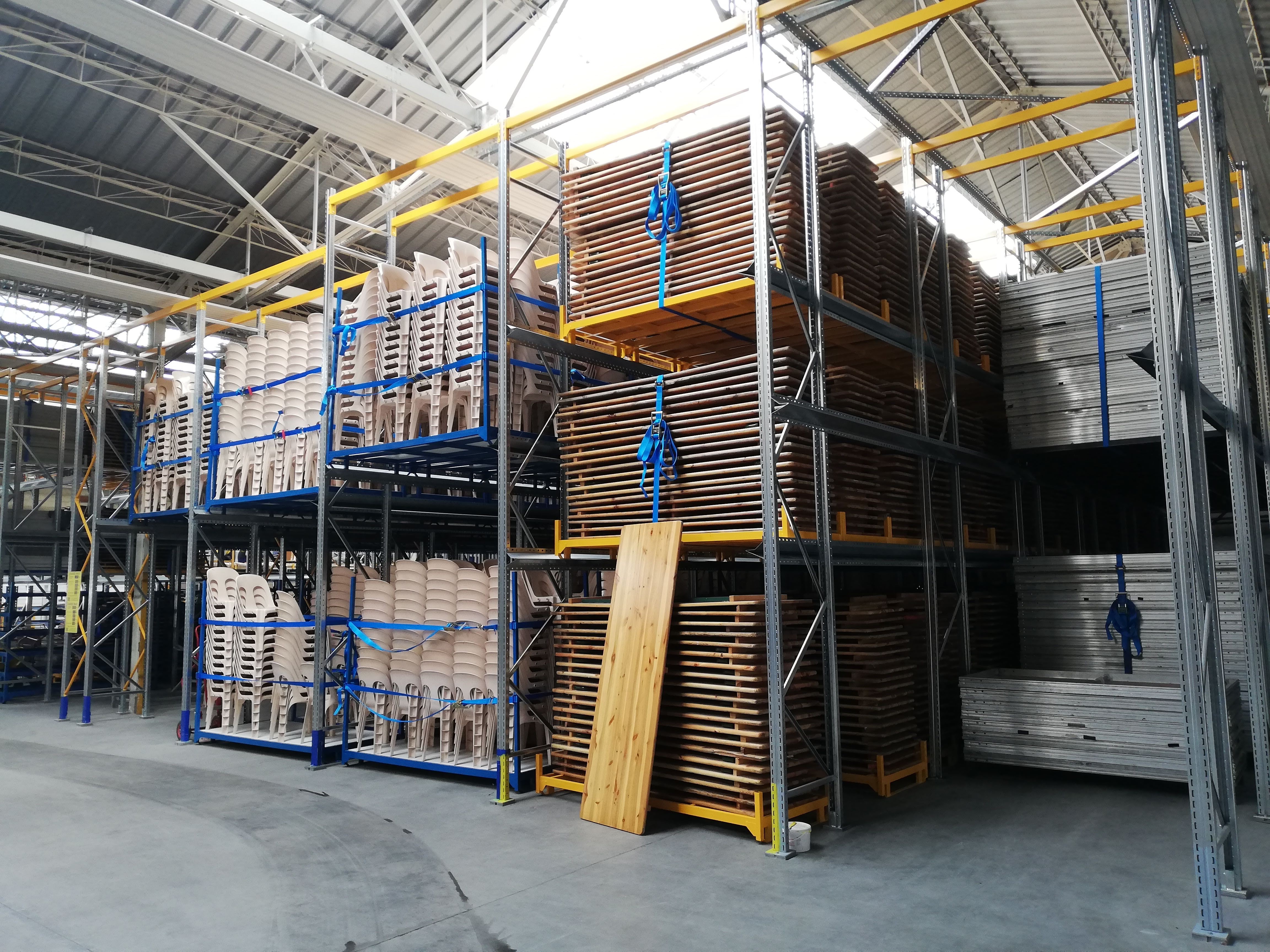 Palé para mobiliario de eventos en un almacén
