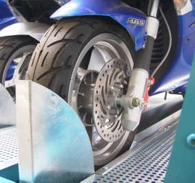 Pinza para almacenar scooters Peugeot
			