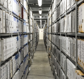Almacenamiento de archivos en estanterías fijas Prospace 
			