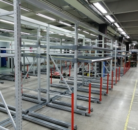 Instalación de estanterías dinámicas Provost en un almacén
			