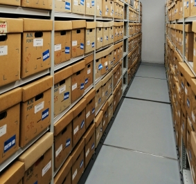 Almacenamiento de cajas de archivo Dimab en estanterías Prospace
			