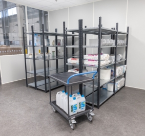 Estanterías Prospace + laboratorio y aparador Provost
			