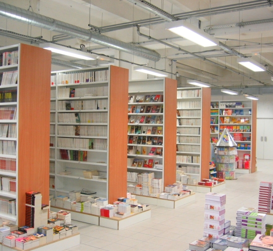 Estanterías de oficina Proclass para almacenar libros en una biblioteca
                