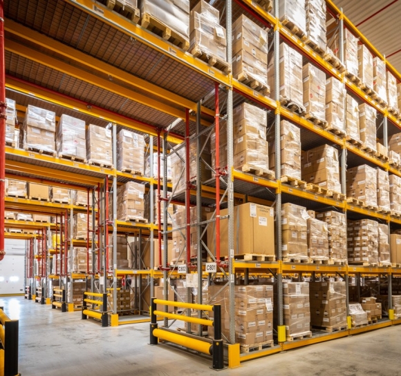 almacenamiento en estanterías de palés en un almacén con Propal 3 y aspersores