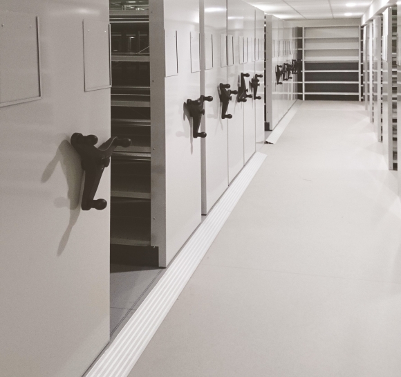 Estanterías móviles Proroll en una sala de archivos