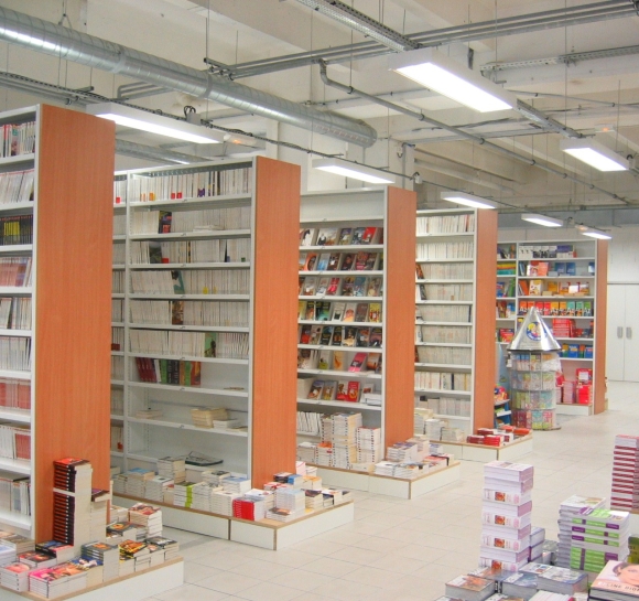 Estanterías de oficina Proclass para almacenar libros en una biblioteca