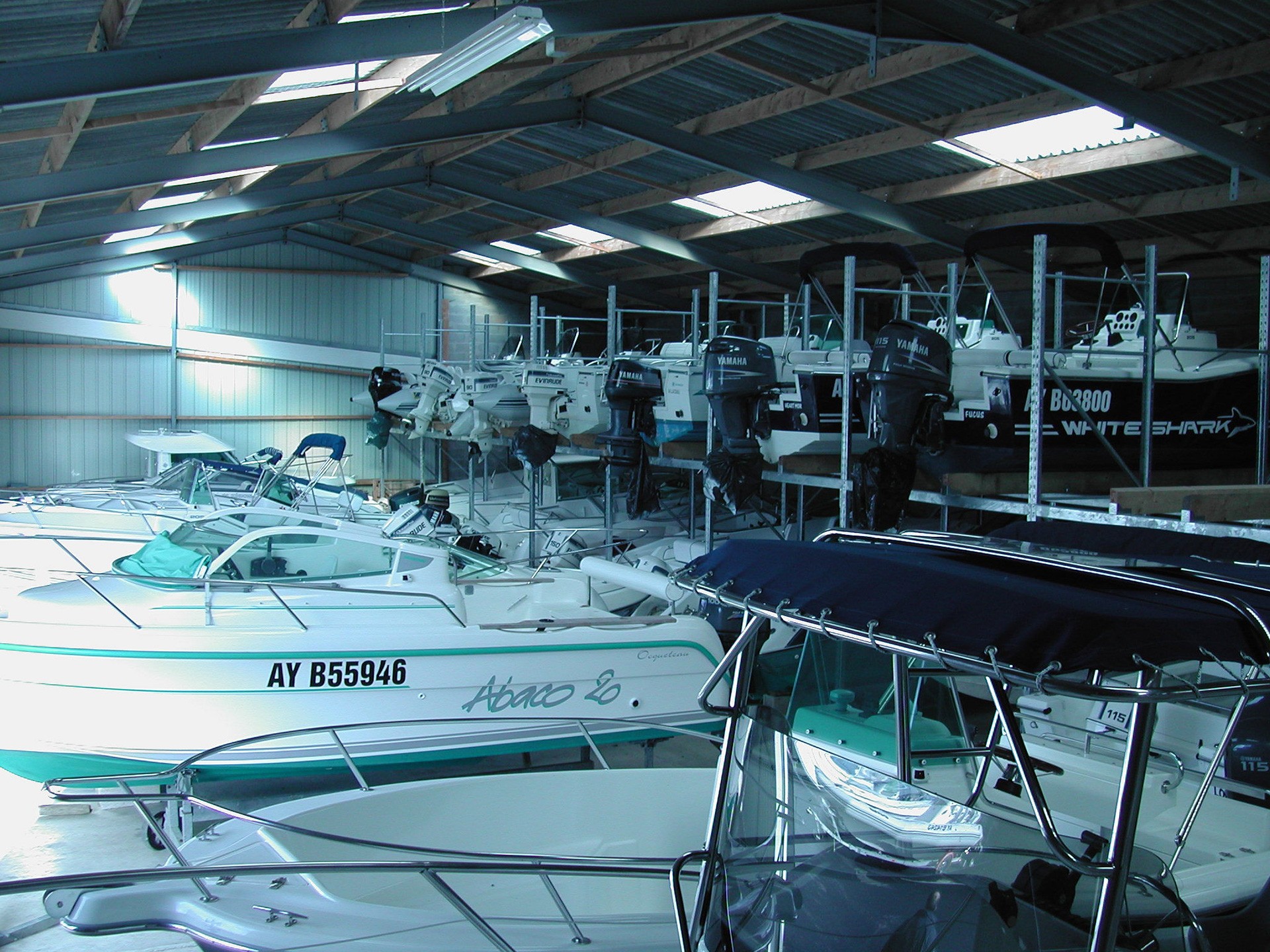 Almacenamiento de barcos en interior